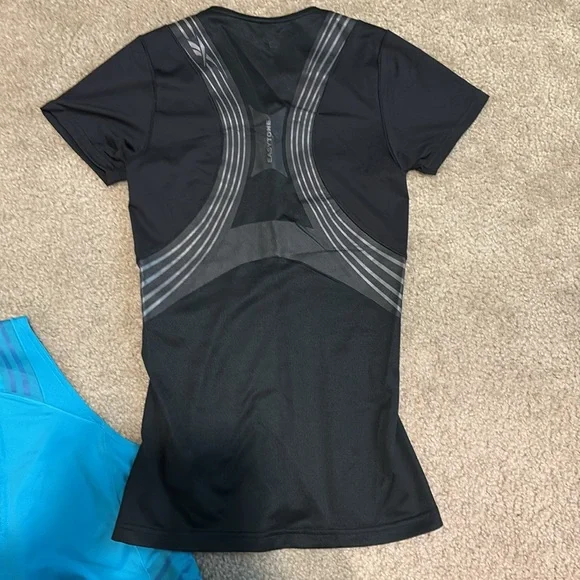 Reebok Women's Turquoise and Black Tank Top and Shirt bundle. - Picture 6 of 8